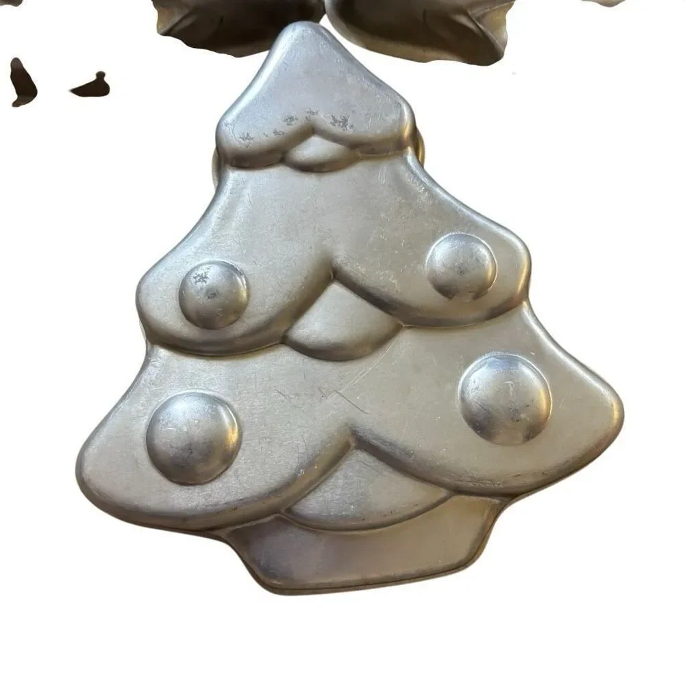 3 Christmas Tree 9”x9” Cake Pans